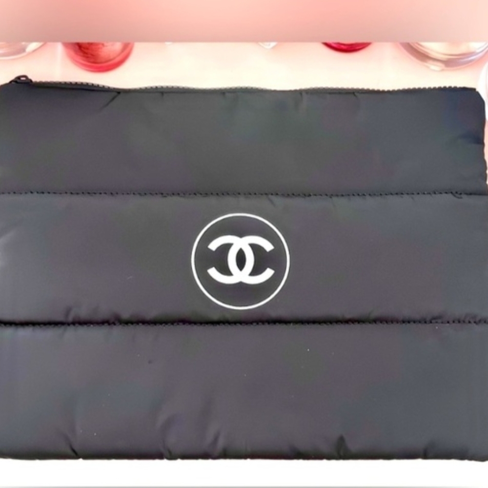 Chanel Cosmetic Bag - Picture 2 of 6